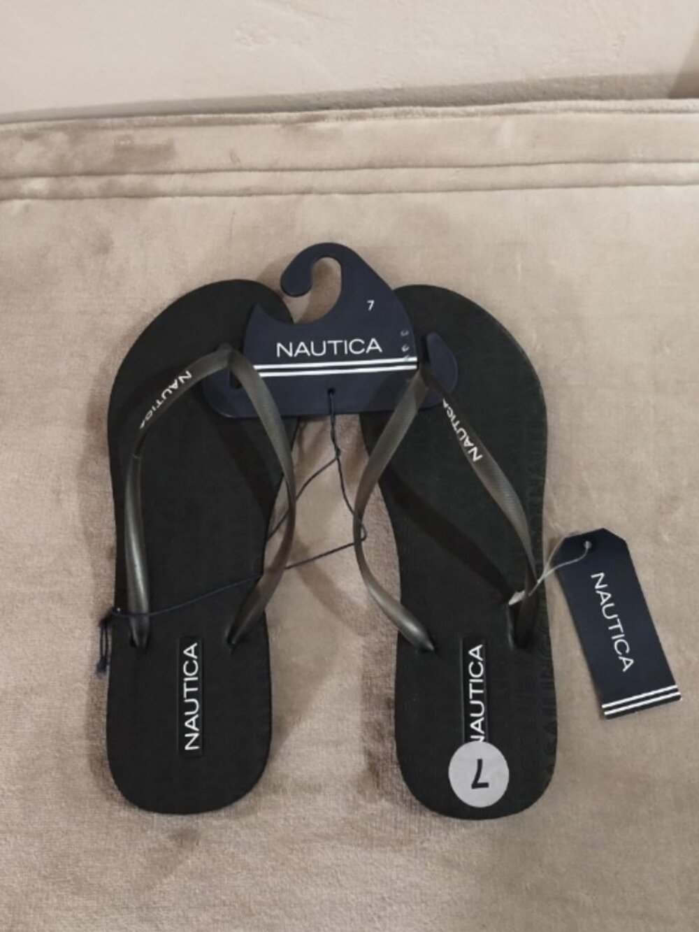 Nautica women flip flops